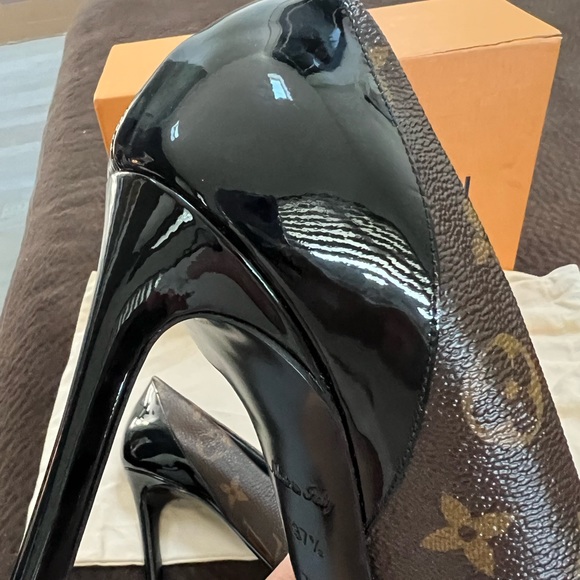 Authentic Louis Vuitton Cherie Pumps - Picture 4 of 6